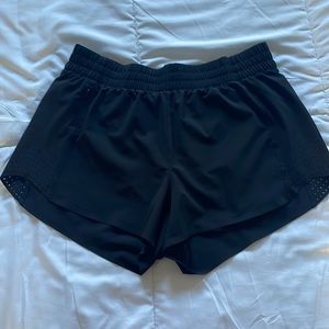 Athleta Hustle 3” shorts black
